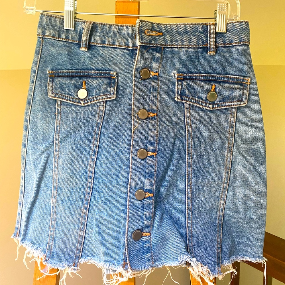 Super cute Zara denim skirt!